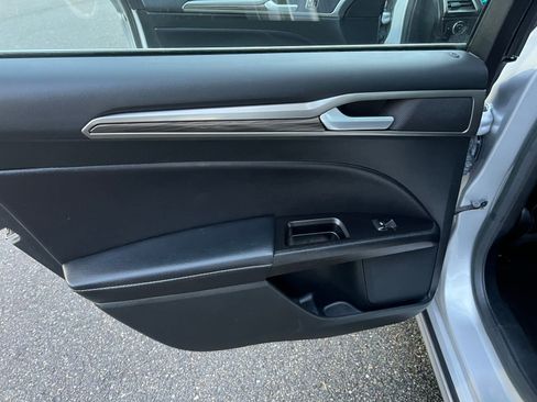 Used 2017 Ford Fusion SE image 28