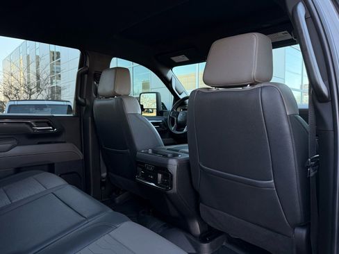 Used 2024 Chevrolet Silverado 2500 ZR2 w/ Technology Package image 35