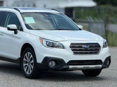 Used 2017 Subaru Outback 3.6R Touring AWD/4WD image 15
