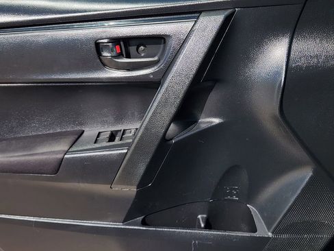 Used 2018 Toyota Corolla SE FWD image 23