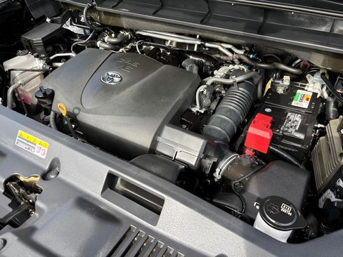 Used 2020 Toyota Highlander XLE image 30