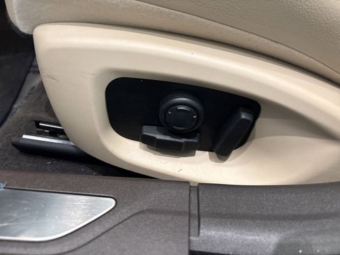 Used 2017 Jaguar XF Prestige image 11