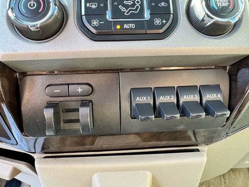 Used 2014 Ford F250 Platinum w/ FX4 Off-Road Package image 25