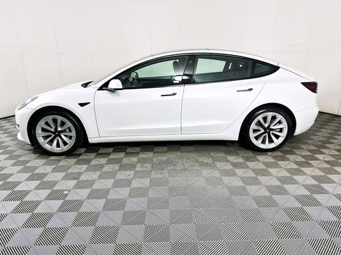 Used 2023 Tesla Model 3 Standard Range RWD image 4