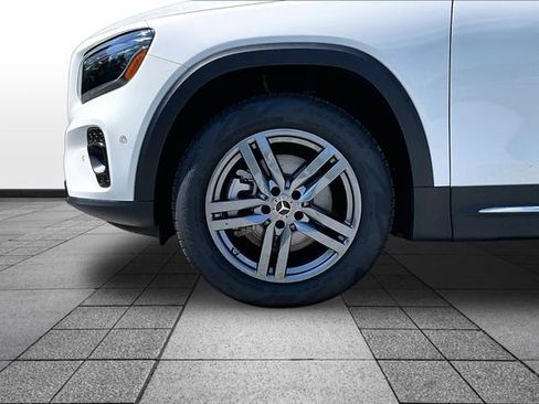 Used 2026 Mercedes-Benz GLB 250 4MATIC image 4