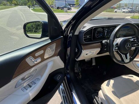 Used 2022 Mercedes-Benz GLS 450 4MATIC image 13