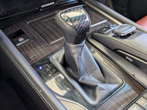 Used 2017 Lexus LX 570 4WD w/ Luxury Package image 37