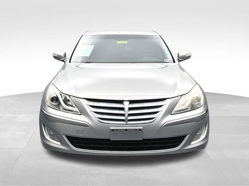 Used 2013 Hyundai Genesis 3.8 RWD image 8