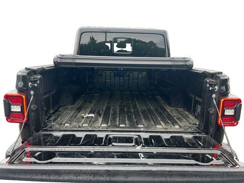 Used 2025 Jeep Gladiator Rubicon w/ Convenience Group AWD/4WD image 19