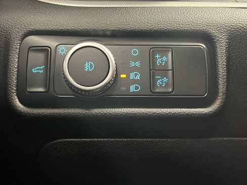 Used 2022 Ford Explorer XLT w/ Equipment Group 202A AWD/4WD image 35