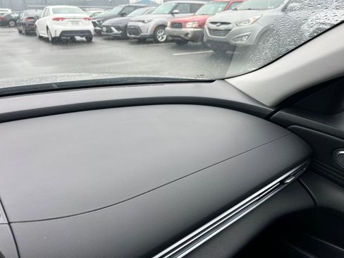 Used 2025 Hyundai Elantra SEL image 36