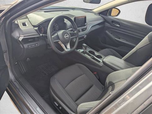 Used 2025 Nissan Altima 2.5 SV FWD image 6
