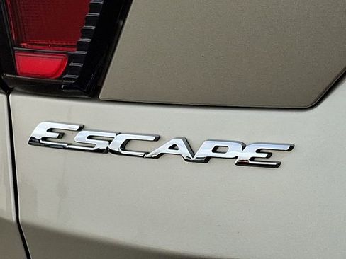 Used 2018 Ford Escape SE w/ SE Sync 3 Package image 30