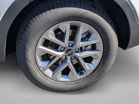 Used 2025 Kia Telluride LX image 26