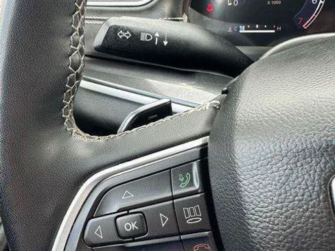 Used 2023 Jeep Grand Cherokee Laredo AWD/4WD image 38