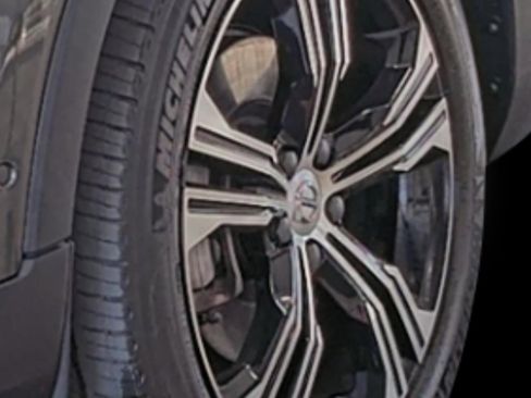 Used 2019 Volvo XC40 T5 Inscription image 10