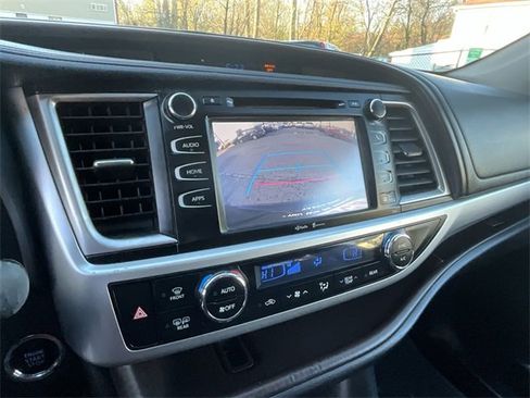 Used 2015 Toyota Highlander XLE image 21