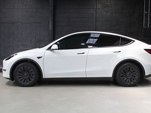 Used 2023 Tesla Model Y Long Range AWD/4WD image 3