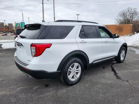 Used 2024 Ford Explorer XLT w/ Equipment Group 202A AWD/4WD image 8