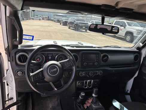 Used 2020 Jeep Gladiator Sport w/ Quick Order Package 24S AWD/4WD image 11