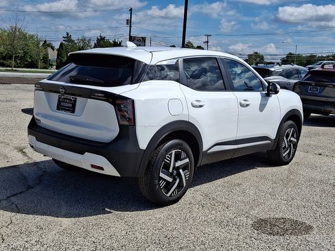 Certified 2025 Nissan Kicks SV w/ Charging Package FWD image 7