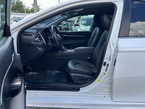 Used 2023 Toyota Camry SE image 12