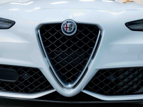 Used 2017 Alfa Romeo Giulia Quadrifoglio image 15