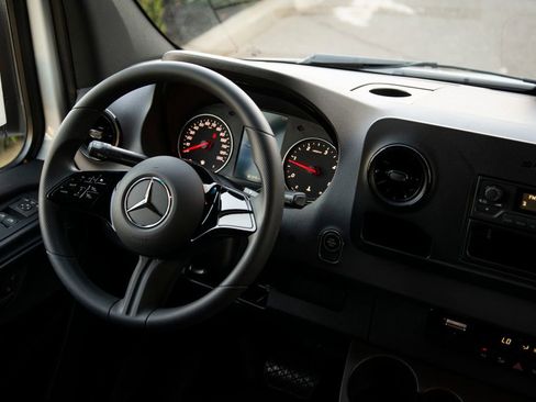 New 2026 Mercedes-Benz Sprinter 2500 image 17