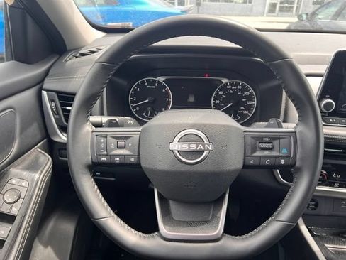 Used 2025 Nissan Rogue SV AWD/4WD image 12