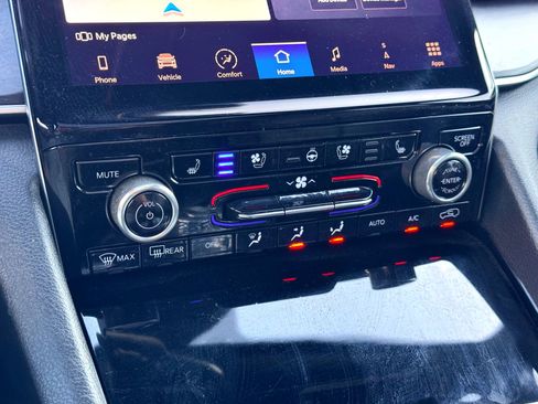 Used 2021 Jeep Grand Cherokee L Overland w/ Advanced Protech Group III image 33