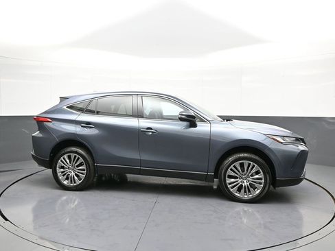 Used 2024 Toyota Venza Limited image 5