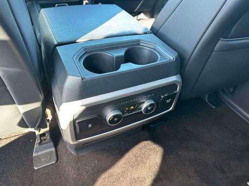 Used 2023 Ford Expedition XLT image 11