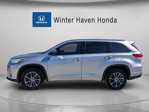 Used 2018 Toyota Highlander XLE image 5