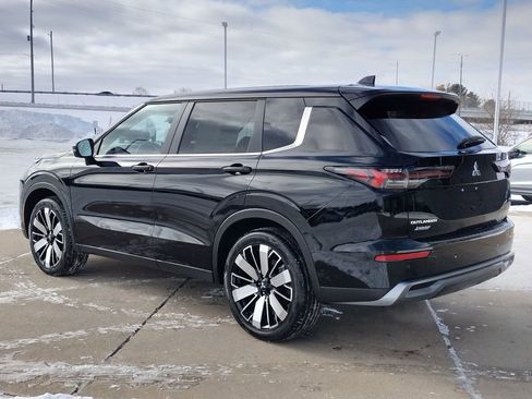 New 2026 Mitsubishi Outlander SE image 18