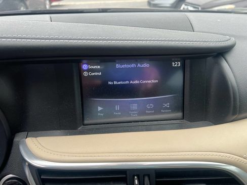 Used 2018 INFINITI QX30 Premium image 17