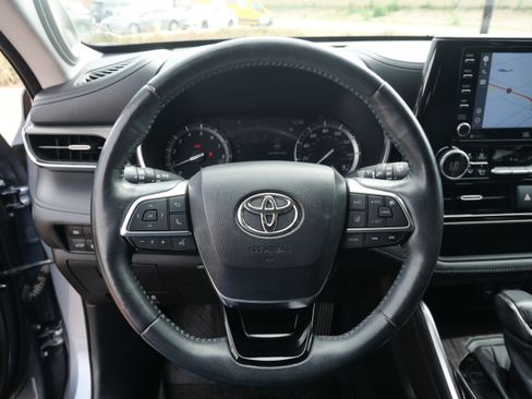 Used 2021 Toyota Highlander Limited image 12