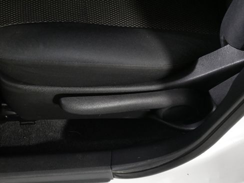 Used 2013 Nissan Versa SV image 20