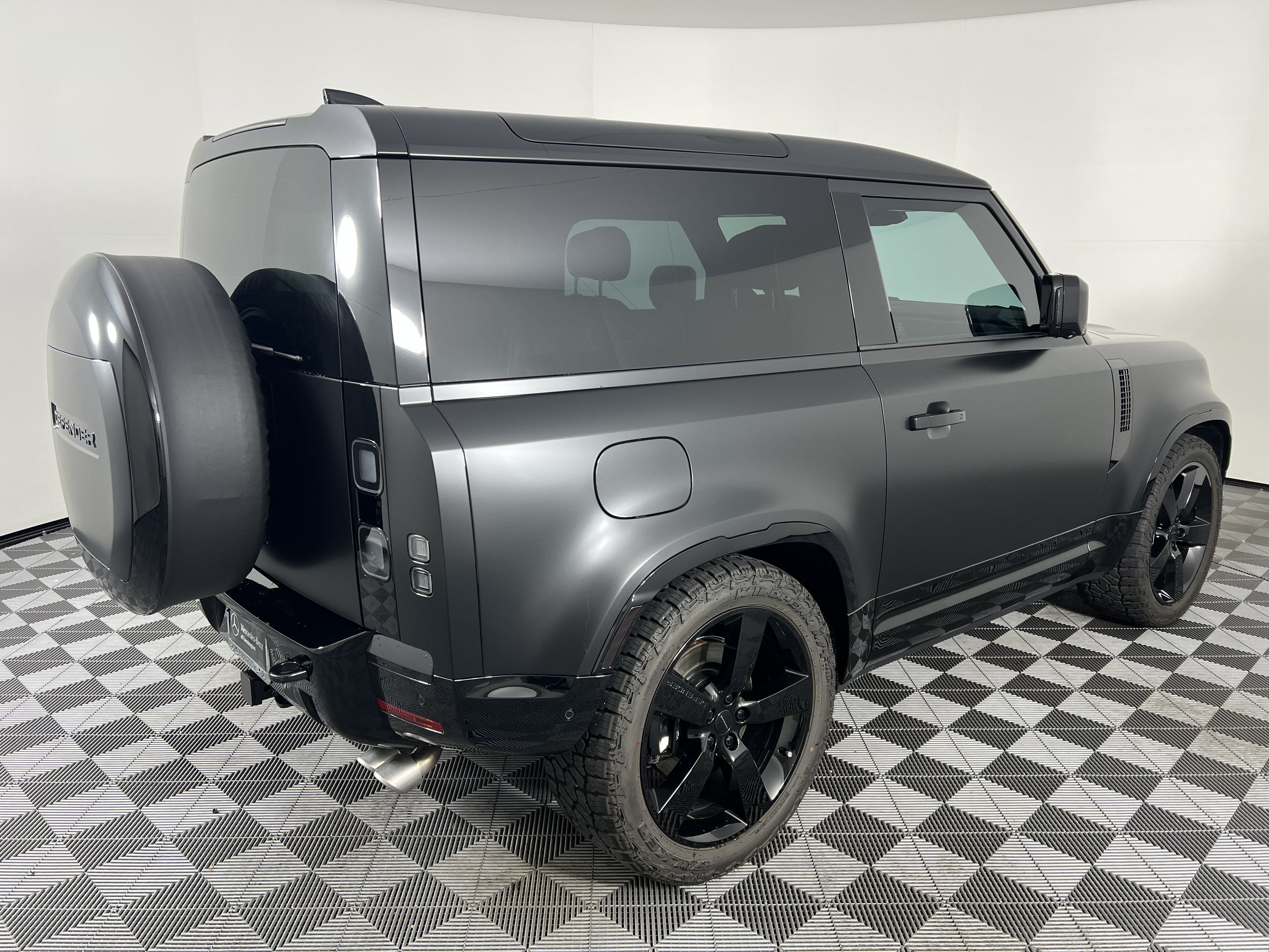 Used 2026 Land Rover Defender 90 V8 AWD/4WD image 13