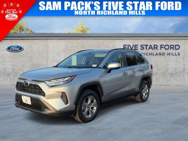 Used 2025 Toyota RAV4 XLE w/ Convenience Package AWD/4WD image 4