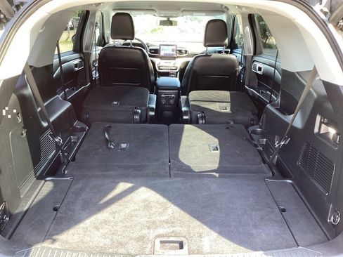 Used 2022 Ford Explorer XLT w/ Equipment Group 202A image 11