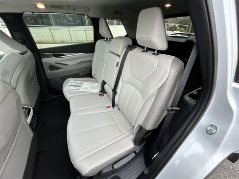 New 2026 INFINITI QX60 Luxe image 13