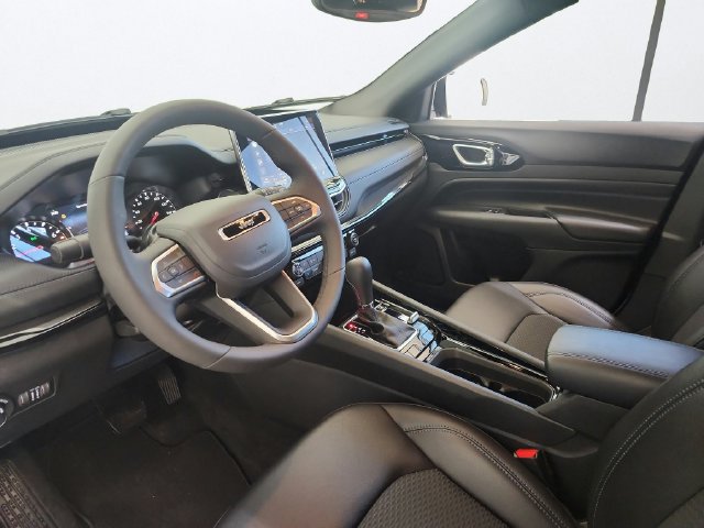 Used 2026 Jeep Compass Latitude AWD/4WD image 11