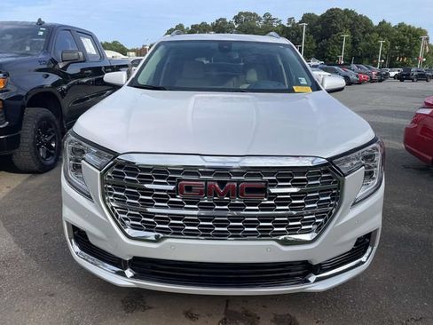 Used 2024 GMC Terrain Denali AWD/4WD image 2