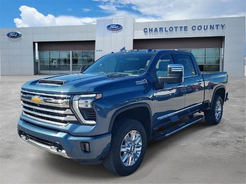 Used 2024 Chevrolet Silverado 2500 High Country w/ High Country Premium Package image 2