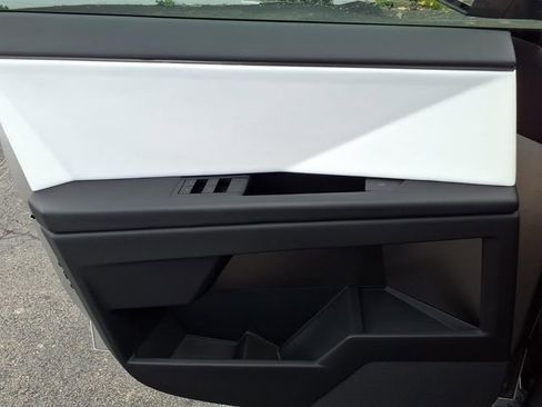 Used 2024 Tesla Cybertruck AWD Crew Cab image 20