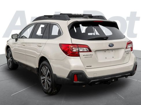 Used 2018 Subaru Outback 3.6R Limited image 2