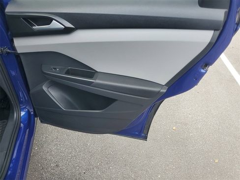 Used 2022 Volkswagen Taos SE image 47