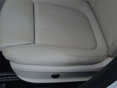 Certified 2025 Mercedes-Benz GLA 250 4MATIC image 23