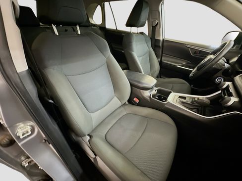 Used 2022 Toyota RAV4 LE image 32