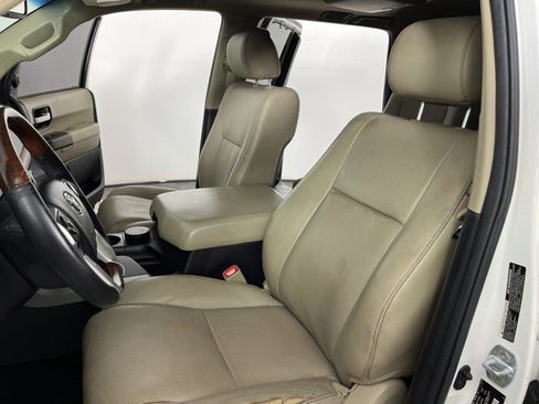 Used 2017 Toyota Sequoia Platinum RWD image 15